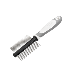 Dobbeltsidig hundekam med ergonomisk håndtak, fine og brede metalltenner for effektiv utredning og pelspleie.