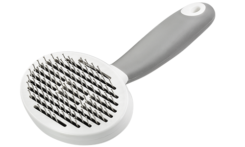Selvrensende pinnebørste for hunder og katter med fine metallpinner og ergonomisk håndtak for fjerning av løs pels og floker.