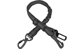 Reflekterende svart bilsikkerhetssele til hund, 55-65 cm lang med justerbar stropp og svært synlig reflekterende materiale.