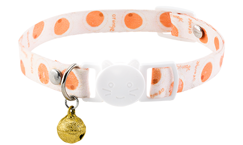 Halsbånd til katt hurtigutløsende mekanisme Breakaway kattehalsbånd med oransje design, justerbart og lett for komfort, med hvit spenne og gullbjelle.