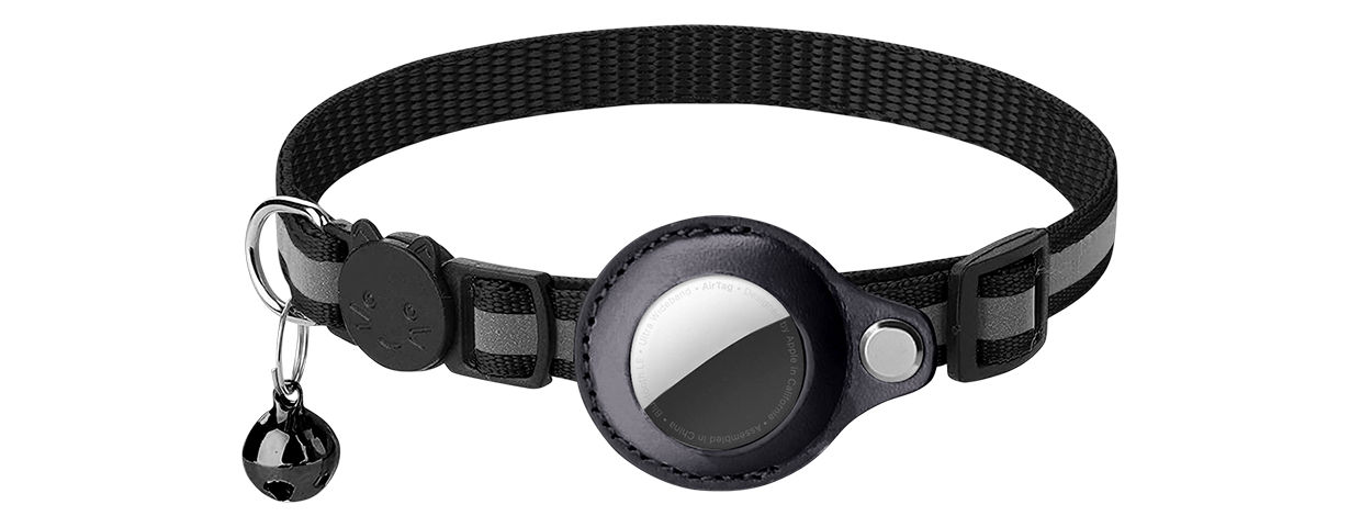 Hurtigutløsende kattehalsbånd med refleks og AirTag-holder Reflekterende svart kattehalsbånd med AirTag-holder, justerbart og lett for komfort, med svart bjelle.