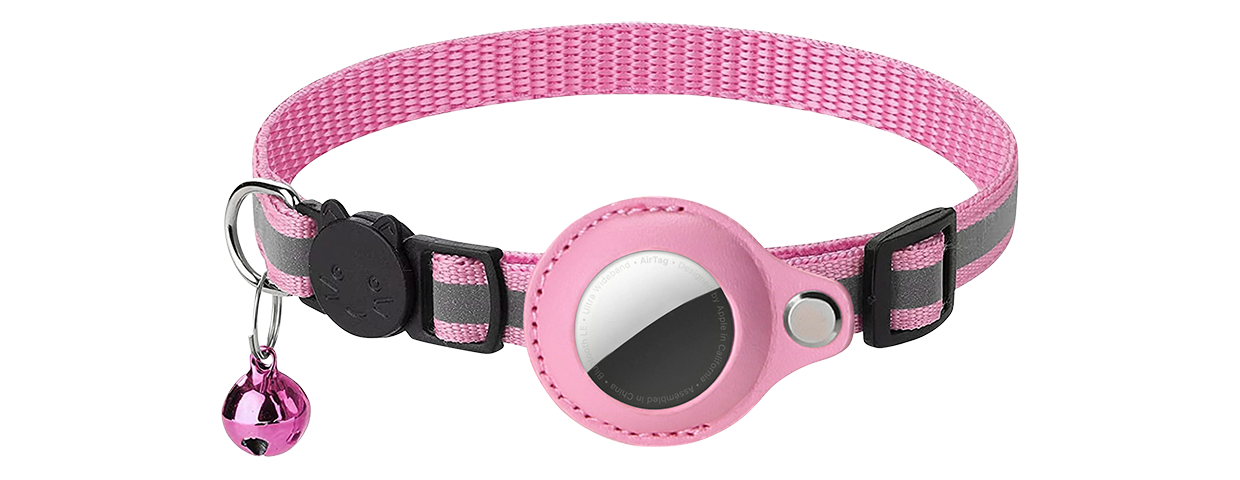 Hurtigutløsende kattehalsbånd med refleks og AirTag-holder Reflekterende rosa kattehalsbånd med AirTag-holder, justerbart og lett for komfort, med rosa bjelle.