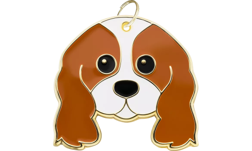 Gravert hundetegn formet som en Cavalier King med smilende uttrykk og gullkant, designet for id brikke hund.