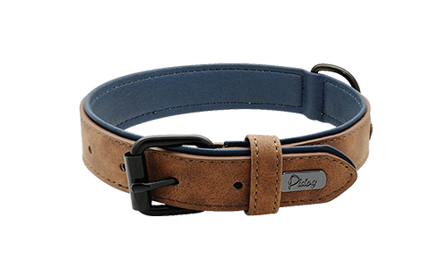 Brunt luksus hundehalsbånd i fløyel, 35-37 cm langt og 1,7 cm bredt, med svart metallspenne og D-ring for et stilig design.